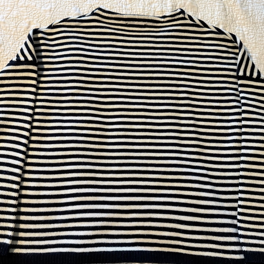 Carly Jean Los Angeles Wesley Sweater Black/White Striped Oversized OS EUC - Picture 8 of 8